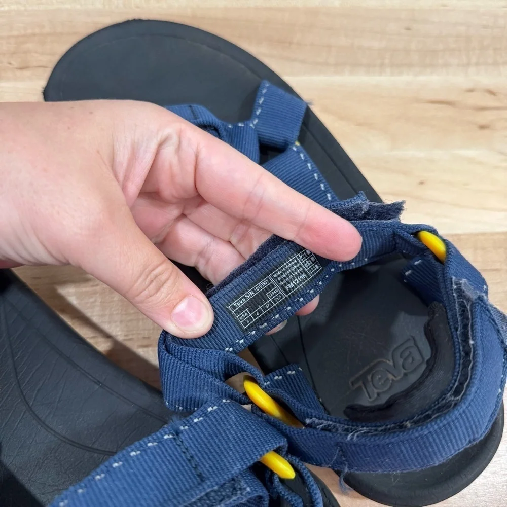 Teva Youth Hurricane XLT 2 Sandal Hiking Outdoor Watershoes Size 6 Blue Yellow